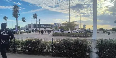 Ejecutan a joven en estacionamiento de plaza comercial de Ciudad Obreg&oacute;n