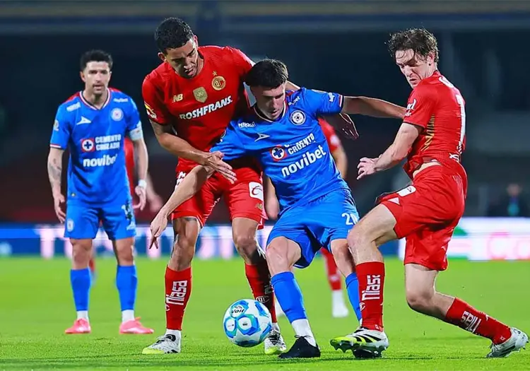 Cruz Azul evita la derrota en el Nemesio Diez y suma un punto valioso frente a Toluca