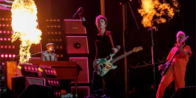 Green Day protesta contra pol&iacute;ticas migratorias durante su concierto en San Francisco