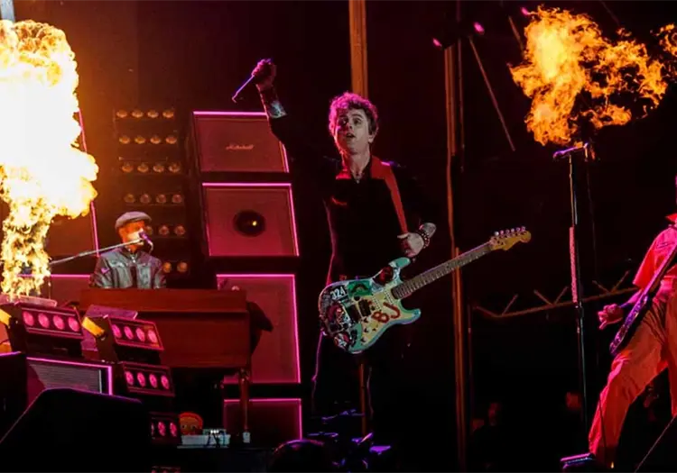 Green Day protesta contra pol&iacute;ticas migratorias durante su concierto en San Francisco
