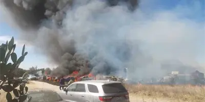 Voraz incendio arrasa con casi 200 autos en corral&oacute;n de la Fiscal&iacute;a de Tlaxcala