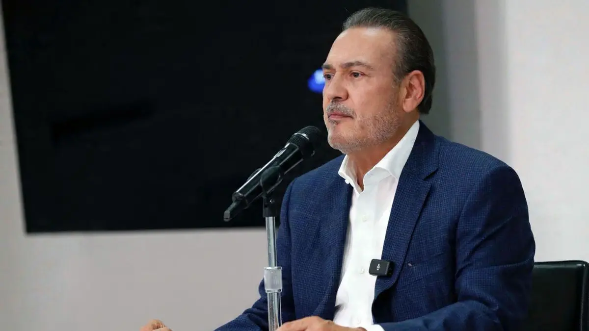 El senador Manlio Fabio Beltrones durante la entrevista en la que plante&oacute; la necesidad de una democracia efectiva y representativa en M&eacute;xico