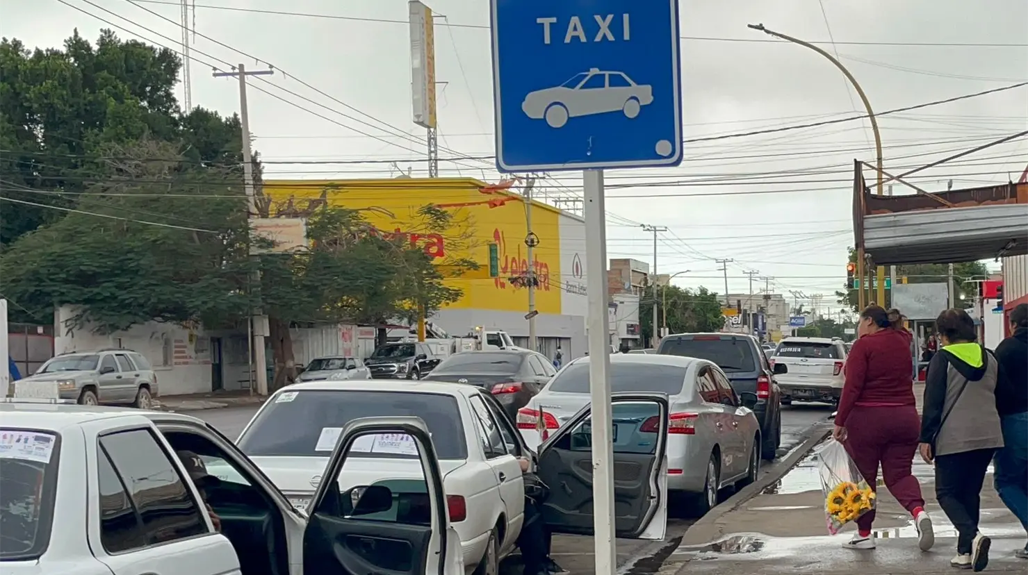 Son alrededor de 50 taxis ubicados en la calle Zaragoza y 5 de febrero quienes prestar&aacute;n el servicio en esas fechas