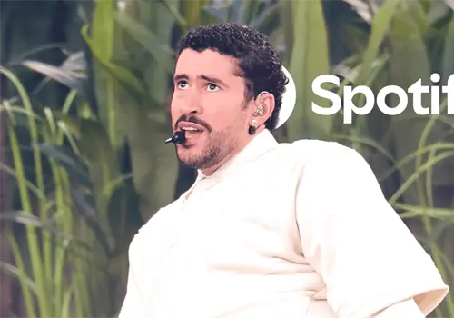 Bad Bunny aumenta 470% sus reproducciones en Spotify en EU, tras el Super Bowl
