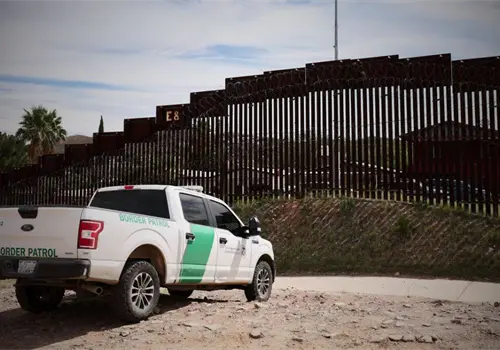 Gobierno estadounidense revela spots antimigraci&oacute;n: amenazan con la muerte a quienes crucen la frontera