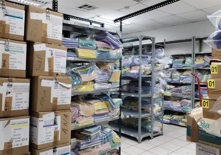 INE dona material para libros de texto