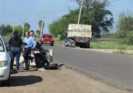 Se lesiona motociclista tras accidente en el Valle del Yaqui