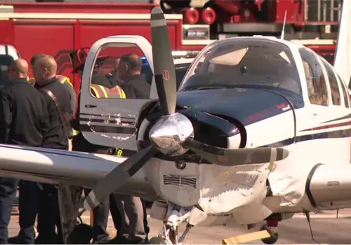 VIDEO | Avioneta aterriza de emergencia en plena v&iacute;a p&uacute;blica de Georgia