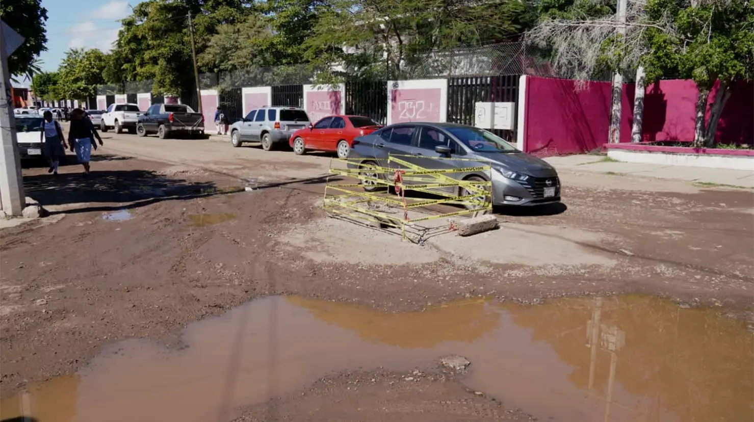 Calles en deplorables condiciones afectan a estudiantes de la colonia Primero de Mayo