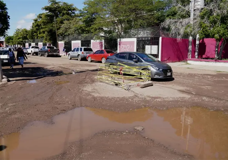 Calles en deplorables condiciones afectan a estudiantes de la colonia Primero de Mayo